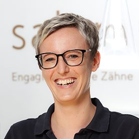 Sabarina Schöwe:
Zahnmedizinische Fachangestellte
Tätigkeitsbereich – Prophylaxe